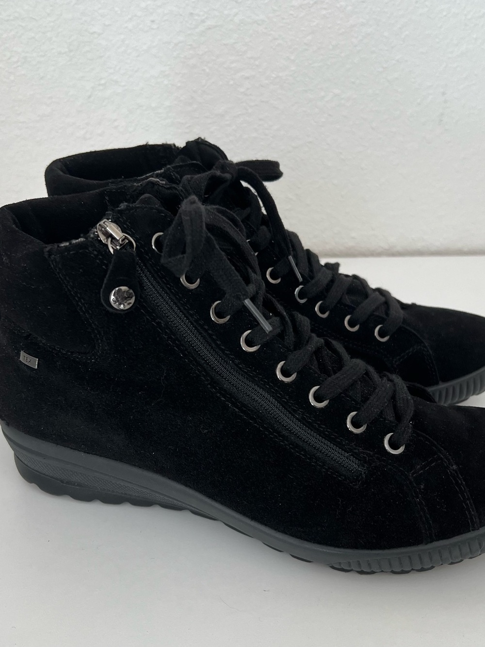 TEX Women's Black Suede Lace-Up Ankle Booties
